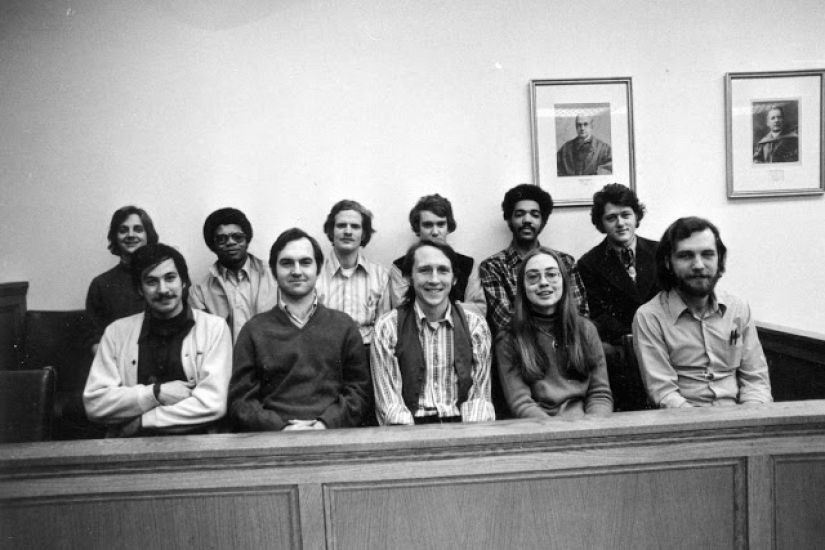 A typical hippie or a student of an elite university? 20 rare photos of a young and young Hillary Clinton