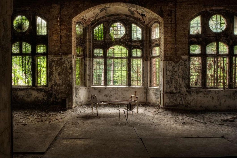 Abandoned places in Vincent Jansen's photographs