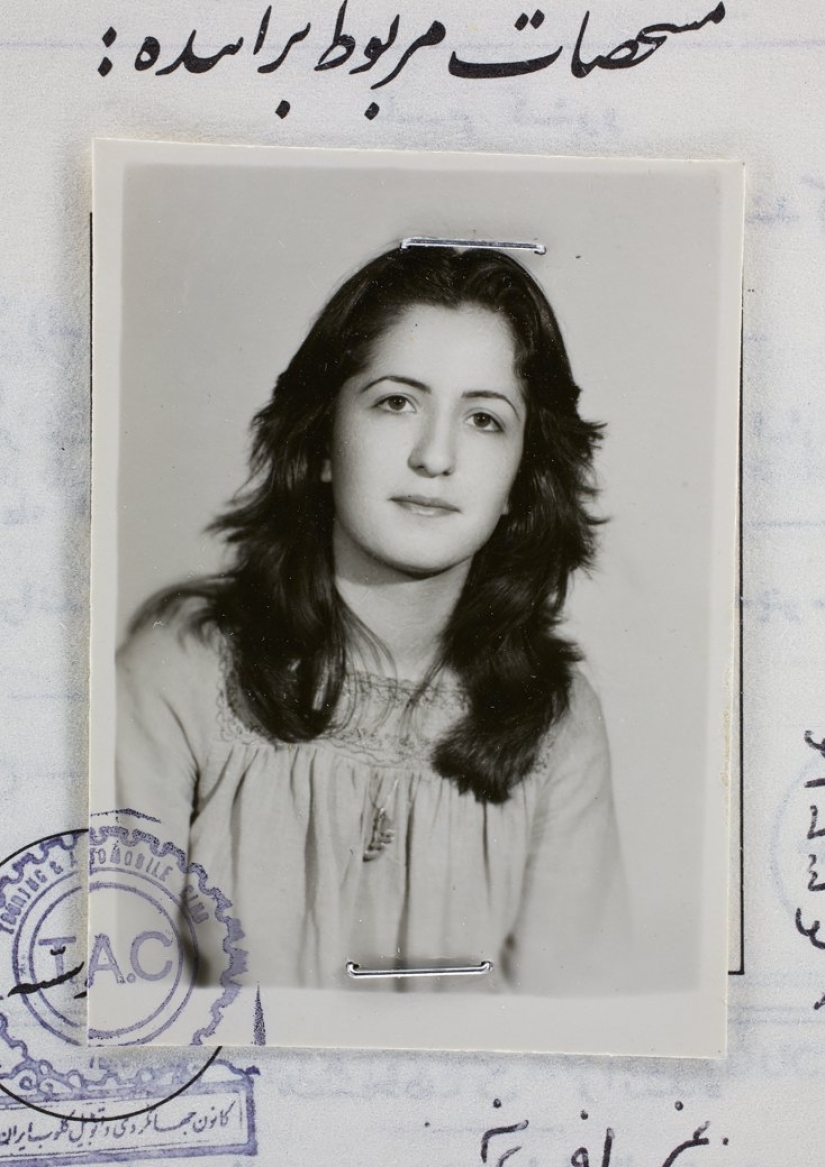 Afsaneh: La vida de una mujer en fotos de pasaporte