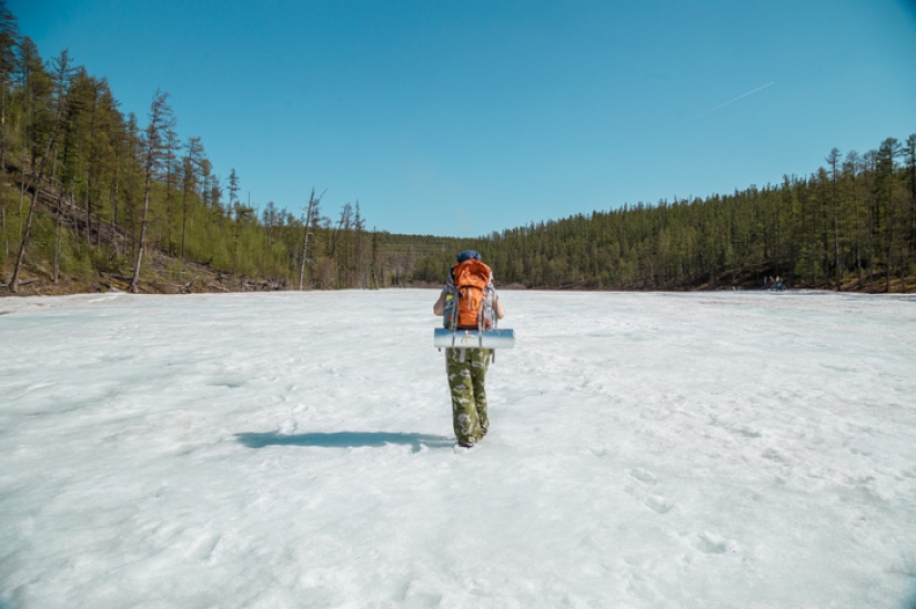 After seeing this, you will want to go to Yakutia: a walk on the ice in the hot summer