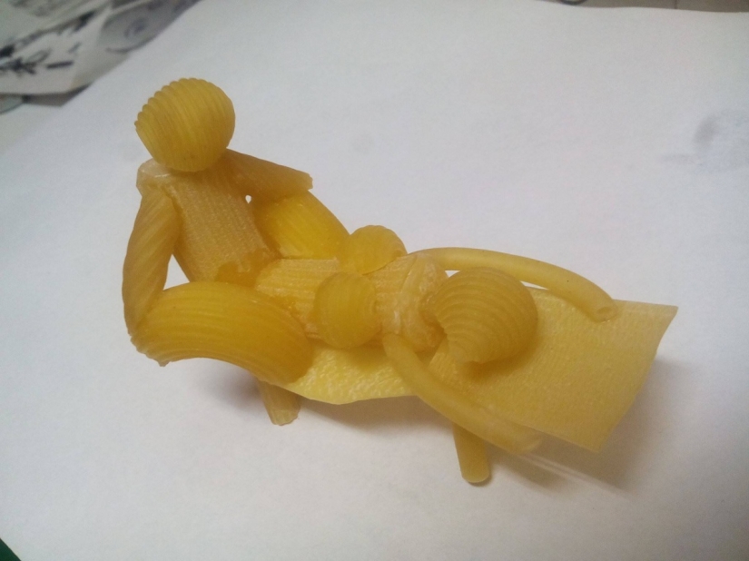 "Against censorship, for all good things": macaroni sculptor presented his vision of the Kama Sutra