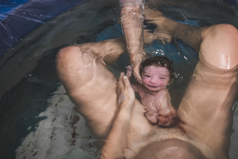 Agonía y éxtasis: 20 impresionantes tomas del concurso de fotografía sobre el nacimiento de un niño El nacimiento se convierte en ella 2018