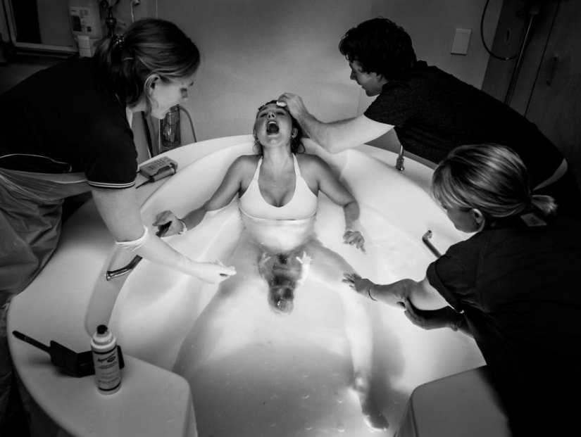 Agony and ecstasy: 20 stunning shots of the photo contest about the birth of a child Birth Becomes Her 2018