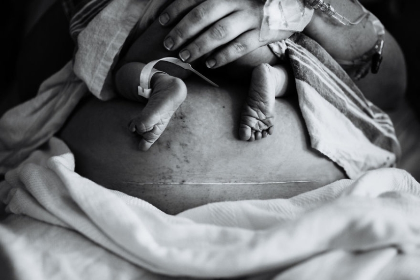 Agony and ecstasy: 20 stunning shots of the photo contest about the birth of a child Birth Becomes Her 2018