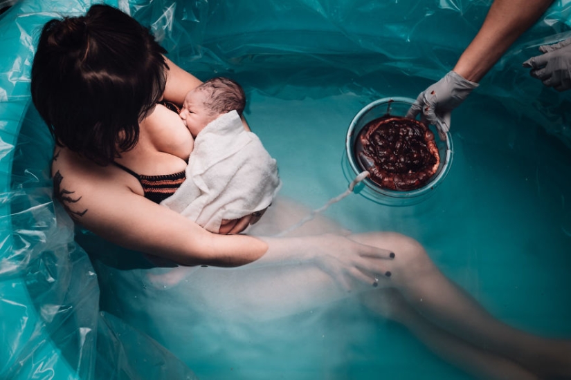 Agony and ecstasy: 20 stunning shots of the photo contest about the birth of a child Birth Becomes Her 2018