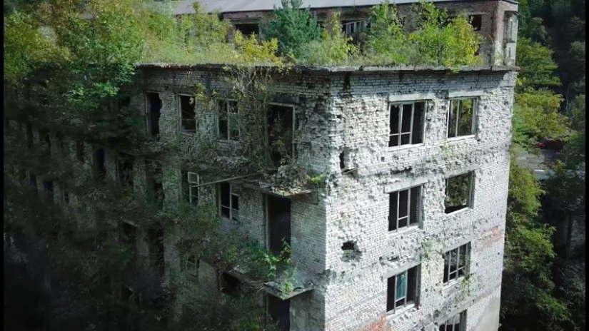 Akarmara is a ghost village with a tragic history - Pictolic