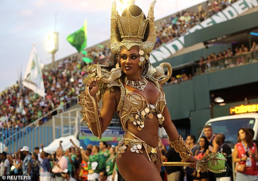 Al ritmo incendiario de la samba: el espectáculo más brillante del año es el colorido carnaval de Río de Janeiro