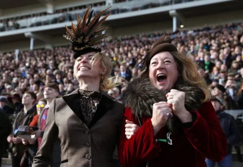 Alcohol race started: how visitors to the Cheltenham races opened the celebration of St. Patrick's Day