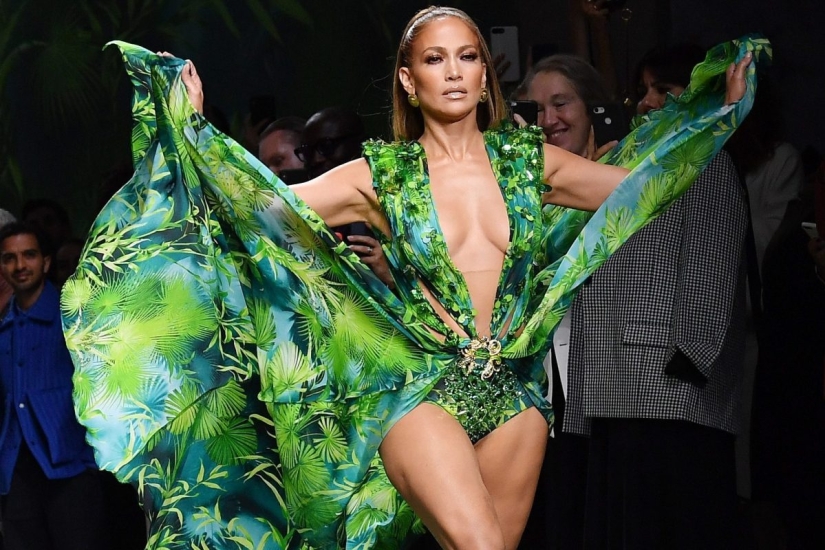 Always beautiful: 50-year-old Jennifer Lopez shone in Milan in a green outfit, just like 19 years ago
