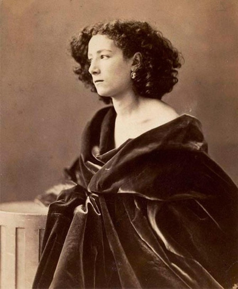 Amazing actress Sarah Bernhardt, who loved both female and male roles