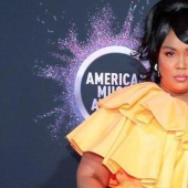 American singer Lizzo made a splash with her handbag and spawned a new meme