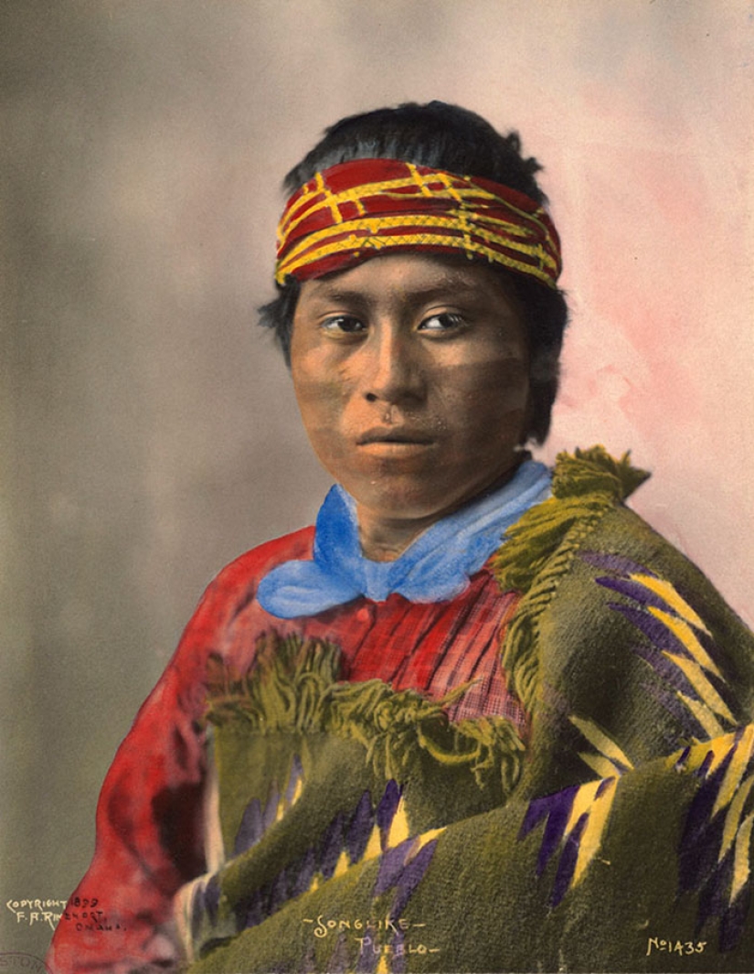 An American found color photos of Indians of the late XIX century