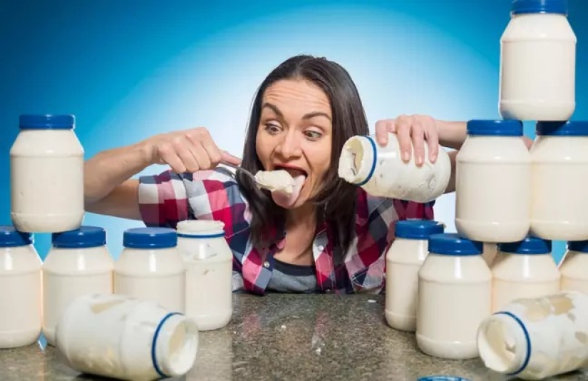 An American woman set a world record by swallowing three cans of mayonnaise in three minutes