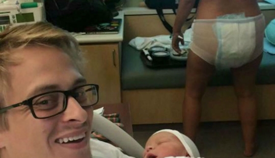 An American woman showed on Facebook what motherhood really looks like right after giving birth