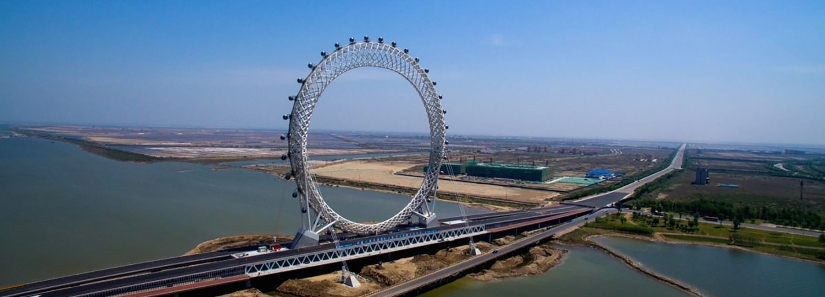 An engineering miracle has been built in China — a futuristic axle-less Ferris wheel