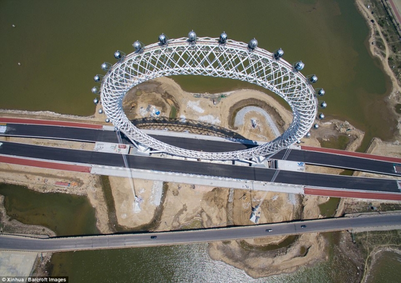 An engineering miracle has been built in China — a futuristic axle-less Ferris wheel