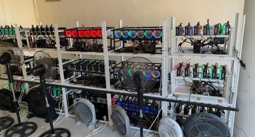 An expensive farm for mining cryptocurrencies burned down due to penny savings