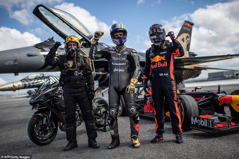 An incredible race! A supercar, a sports motorcycle, an F1 car, a private jet and a fighter jet came together in a confrontation