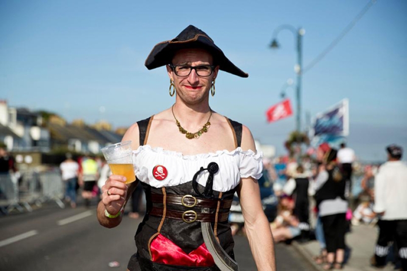 Anclas en la garganta: piratas borrachos impidieron que una ciudad británica estableciera un récord mundial