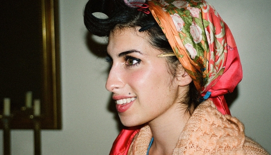 Antes de la fama y las drogas: raras fotos de una joven y feliz Amy Winehouse