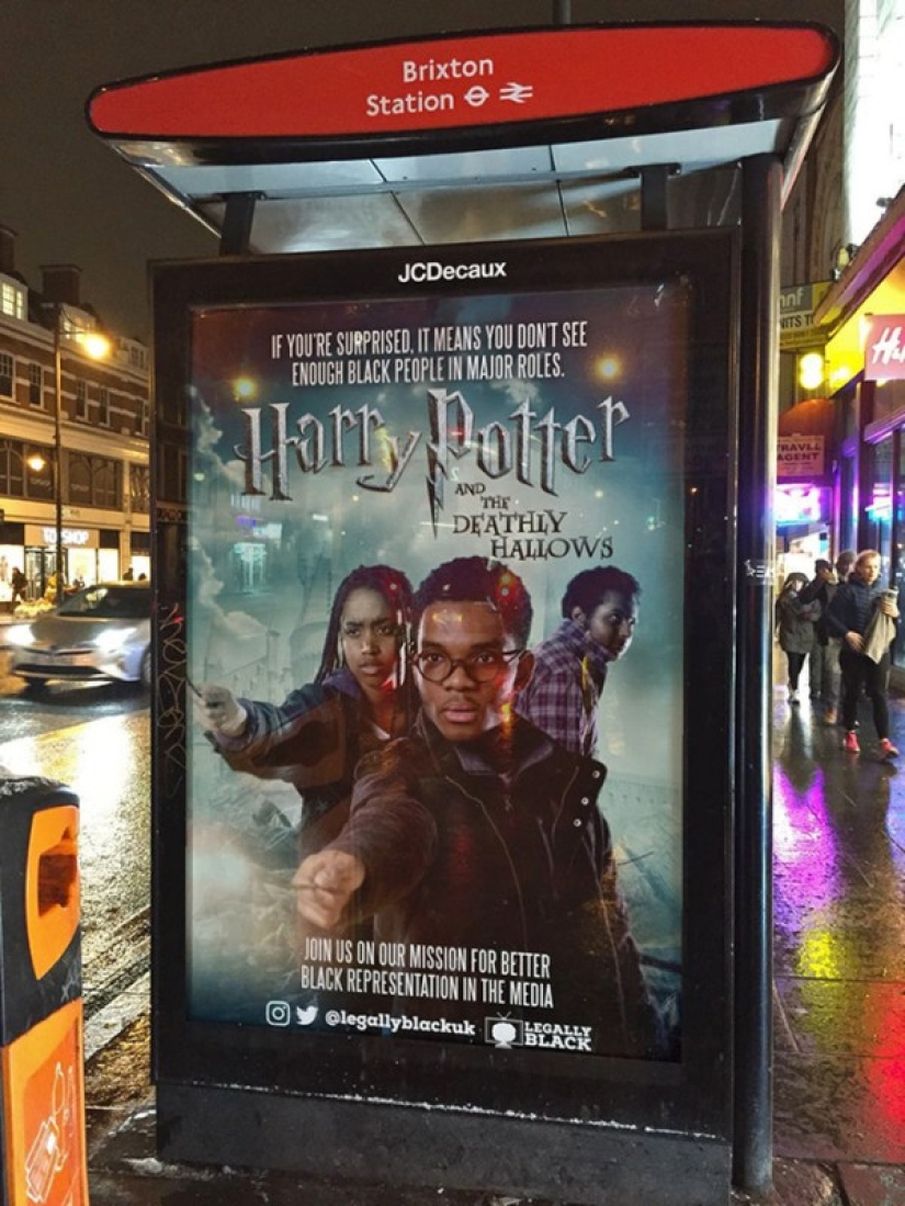 Aparecieron carteles de películas famosas en las calles de Londres, donde los actores blancos fueron reemplazados por otros de piel oscura