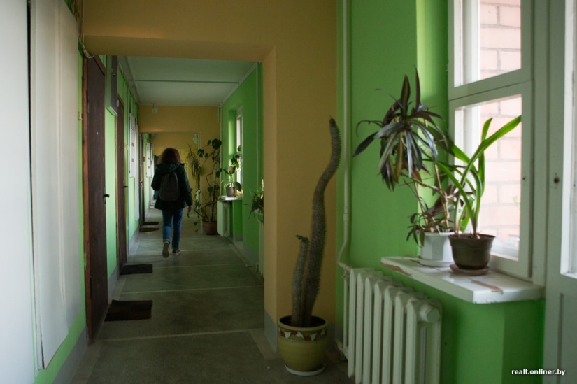 Apariencia ordinaria, interior intrincado: una casa misteriosa única en Minsk con apartamentos de 3 niveles