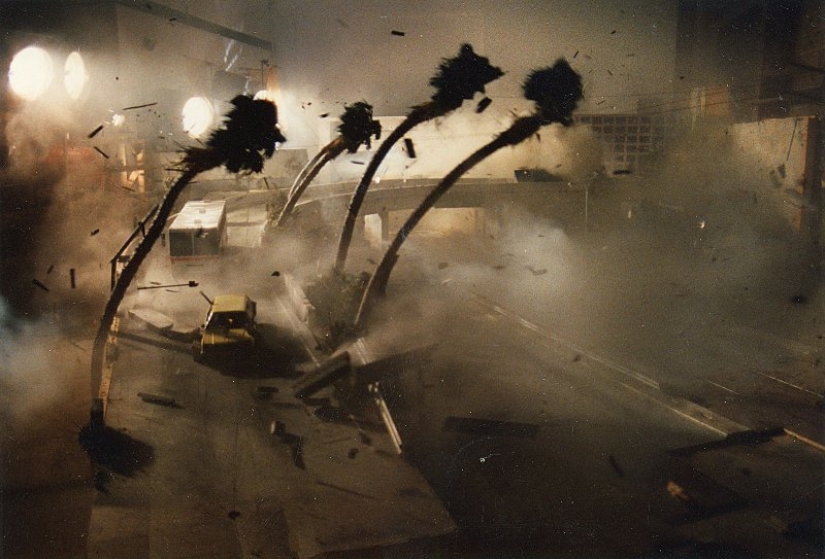 Apocalypse with your own hands: how Cameron filmed a nuclear explosion for the movie "Terminator 2"