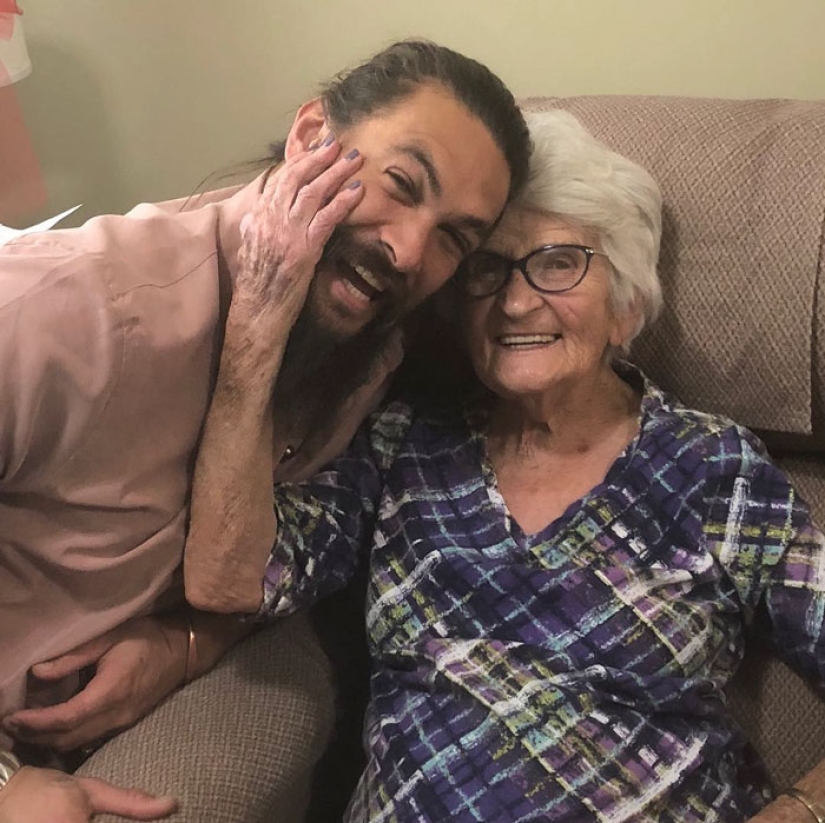 Aquaman y la abuela: conmovedora conexión de generaciones