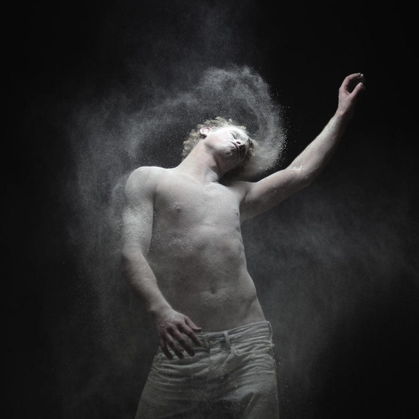 Ashes — non-trivial erotica by Olivier Valsecchi