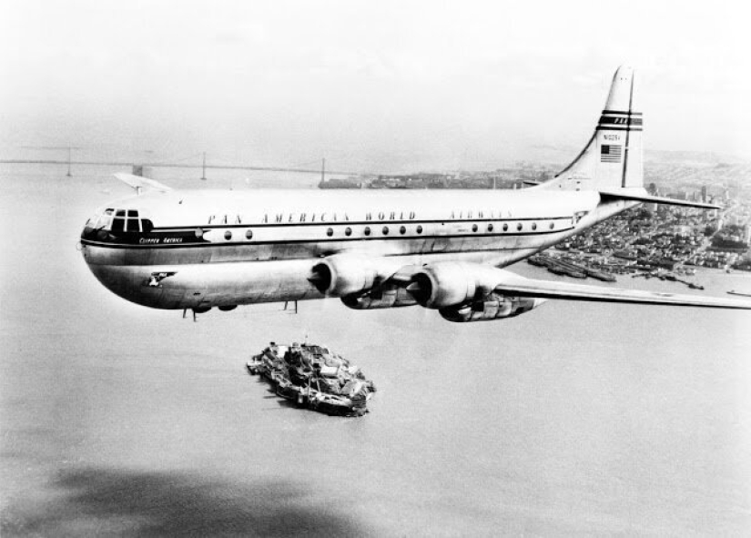 Aspecto del Boeing 377 Stratocruiser, el avión de pasajeros más grande del mundo