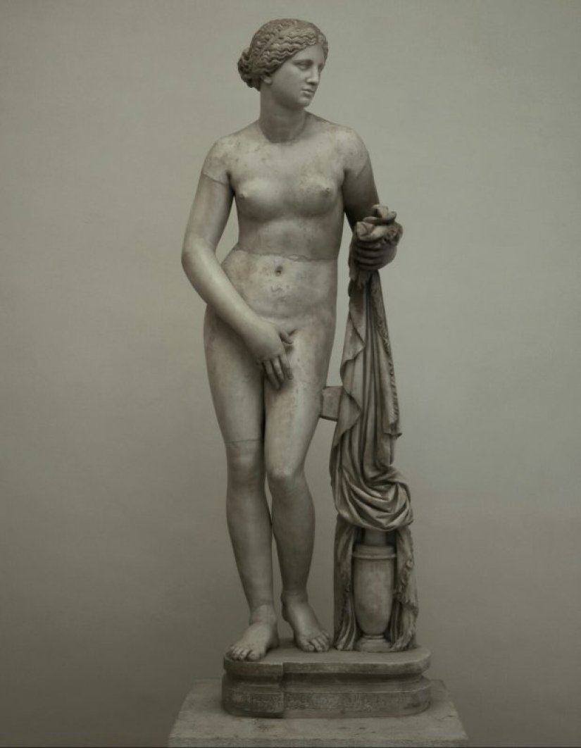 Attitude towards the female nudity in society: a view through the centuries