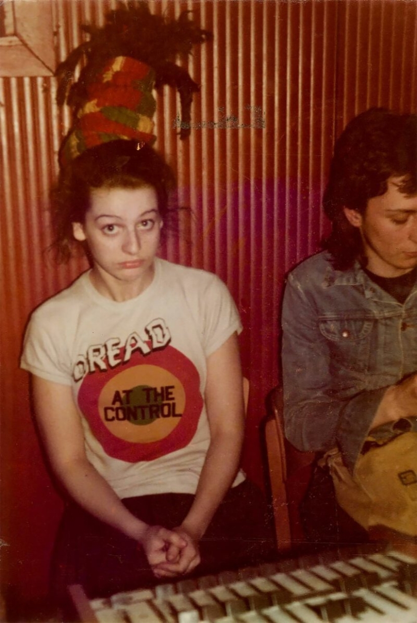 "Atypical girls": representatives of the punk movement from the 70s to the 90s