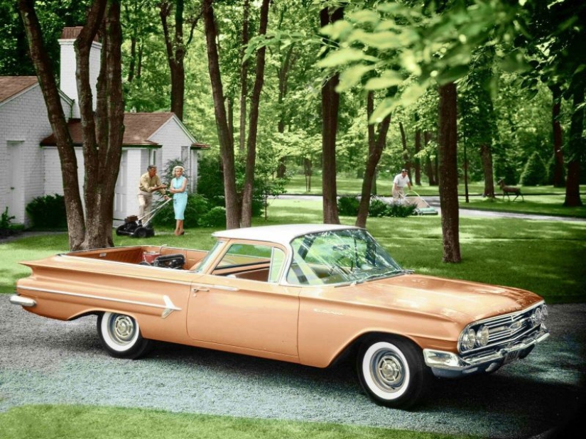 Automotive America of the 1950s and early 60s in color photographs