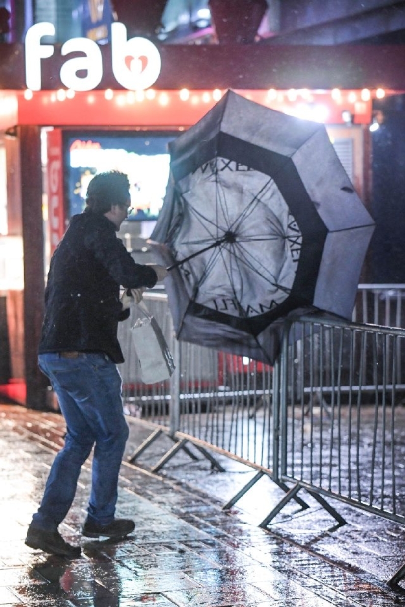 Bad weather is not a reason to be sad! British youth continues to hang out even in a hurricane