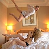 Bailarines acrobáticos desafían la gravedad