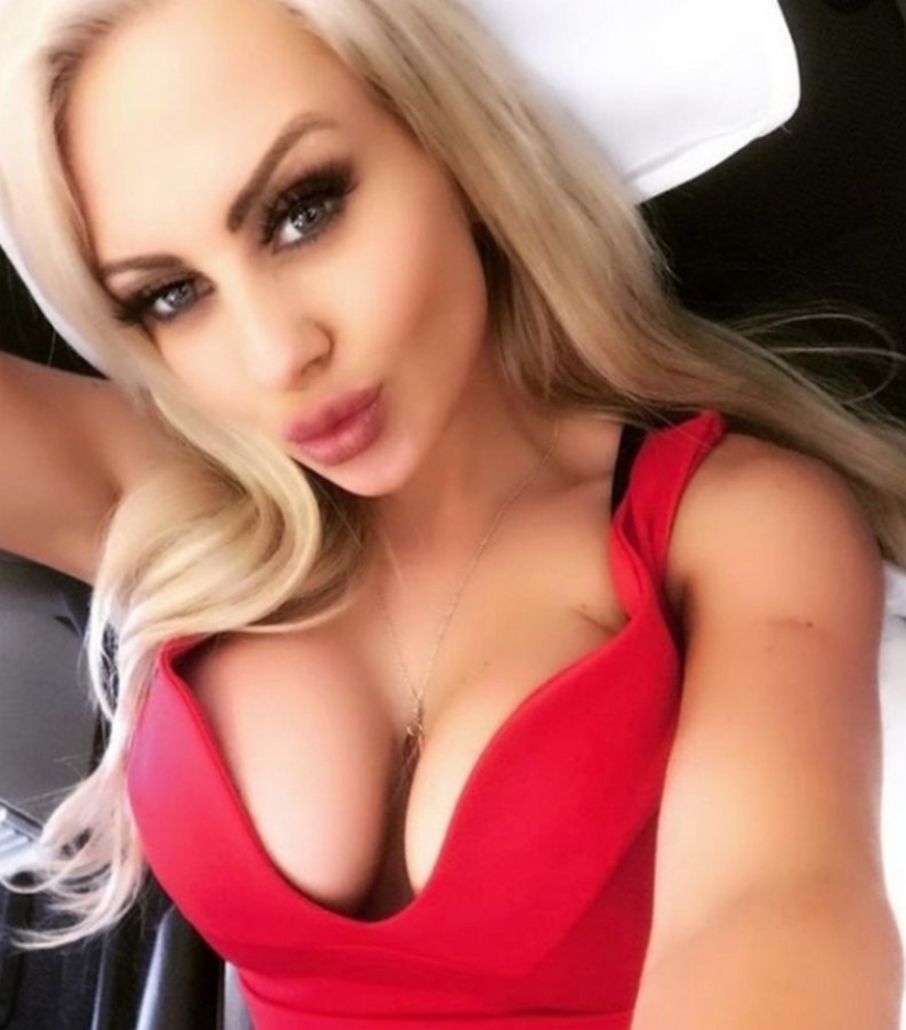 "Balls with a juicy story": to increase the bust, a porn model sells her old implants