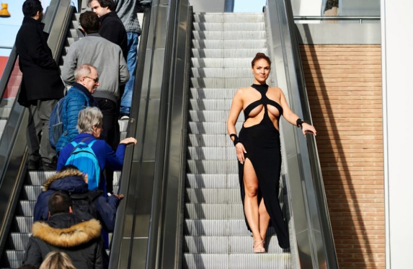 Bared nerves: a woman walked the streets of London in a dress like Kim Kardashian