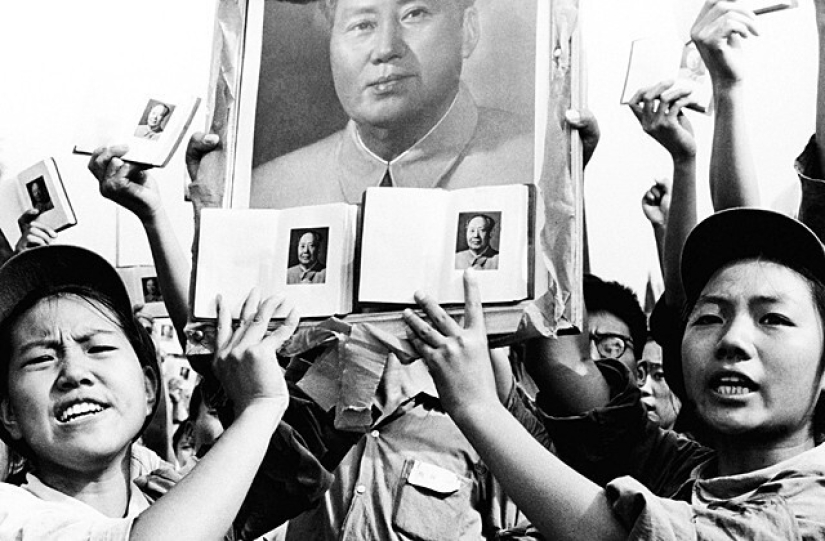 Bathing the Red Chairman: The story of Mao Zedong's record-breaking swim