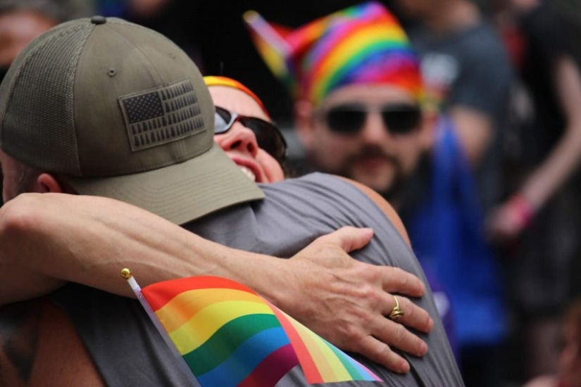 Batin's hugs: a man supported homosexuals by comforting them at a gay pride parade