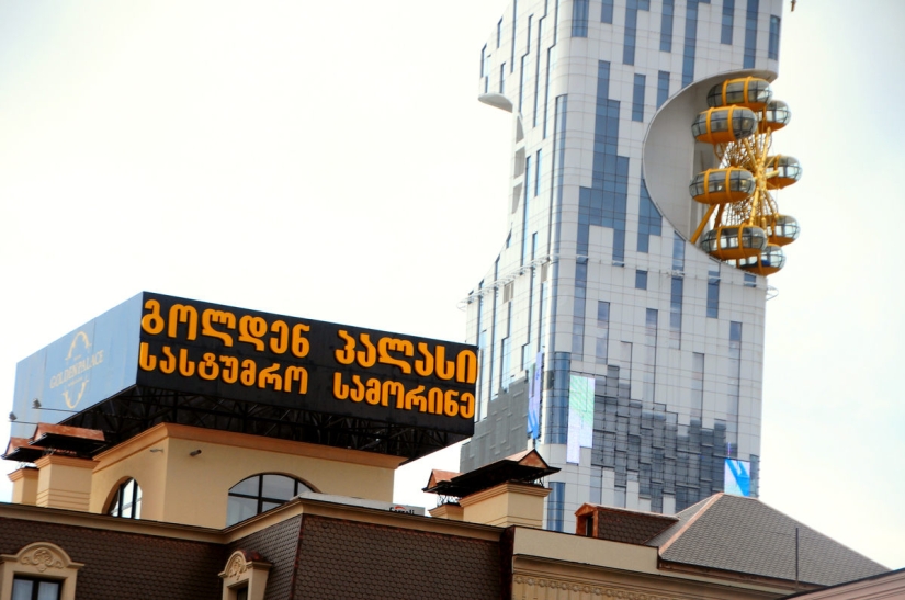 Beautiful and meaningless: the world's first Ferris wheel on the facade of a skyscraper in Batumi