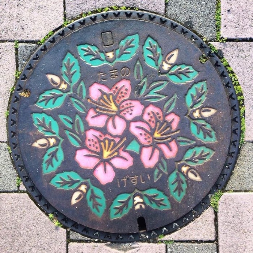 Beauty underfoot: the most beautiful manholes from Japan