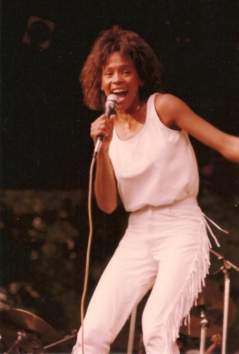 Beauty with a magical voice: rare photos of a young Whitney Houston from the 1980s years