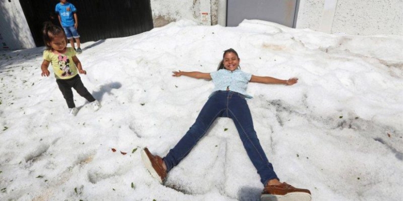 Because of the hail, the Mexican city turned into a glacier