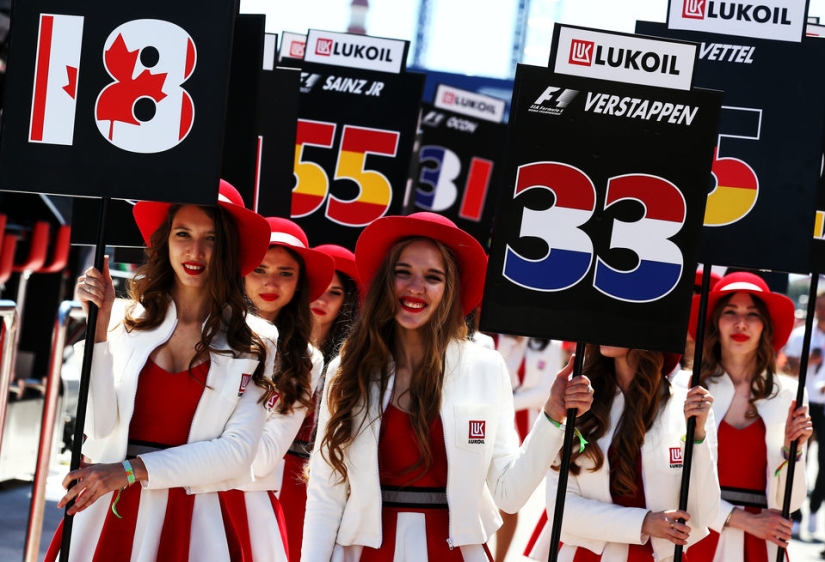 "Because of these feminists, we lost our jobs": "Formula 1" refused girls with signs