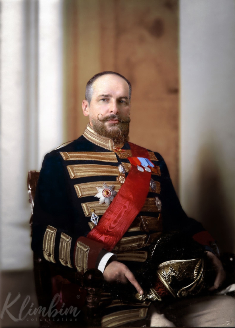 Before and after colorization: the Revived Faces of Russian History