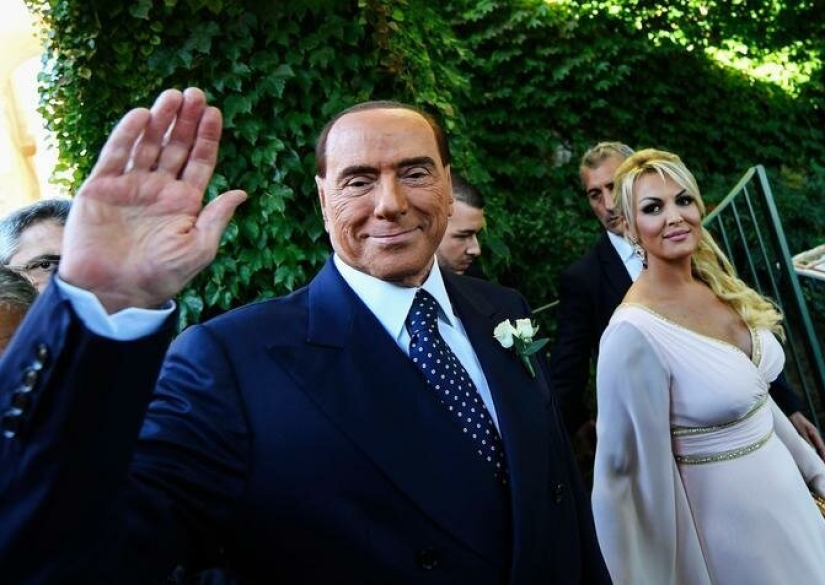 Berlusconi abandonó a su amante, que era 50 años más joven que él, y comenzó otra, más joven