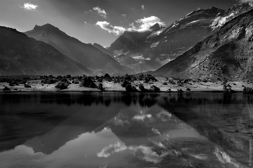 Black and white photos of mountains