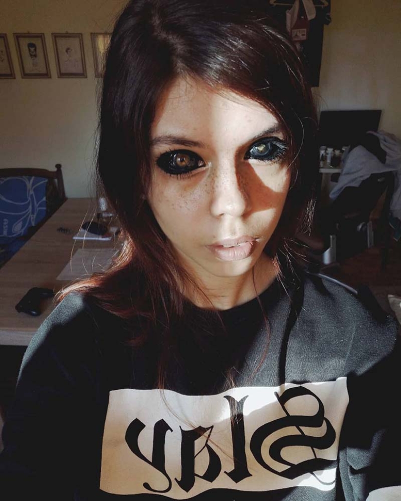 Black eyes: model from Poland went blind after tattooing eyeballs