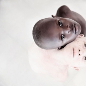 Blancura mortal: Increíbles retratos de albinos de Tanzania