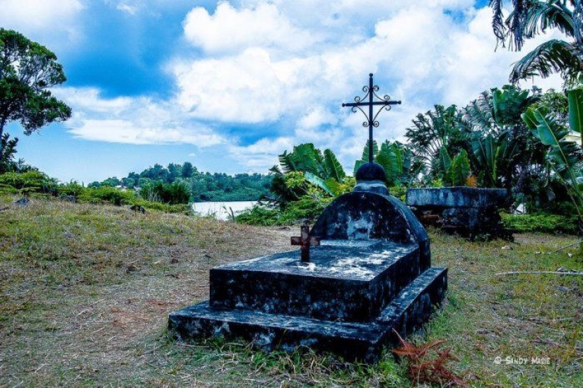 Blast me! This is the only surviving pirate cemetery